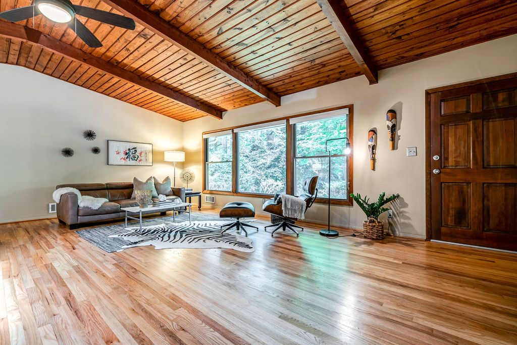 #Northcrest, #midcenturymodern, #atlantaMidCenturyhomes, Best realtor for Mid Century modern homes, Northcrest Mid-Century homes