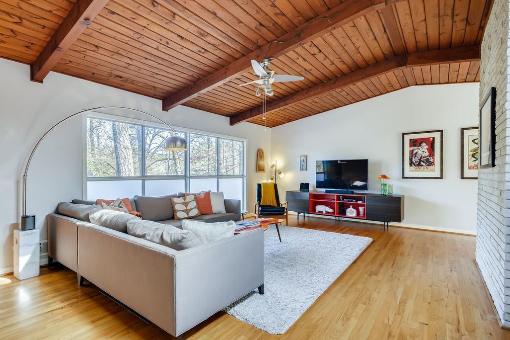 #modernhomes, #atlantaMidCenturymodern, #northcrest, best realtor for Mid-century modern homes