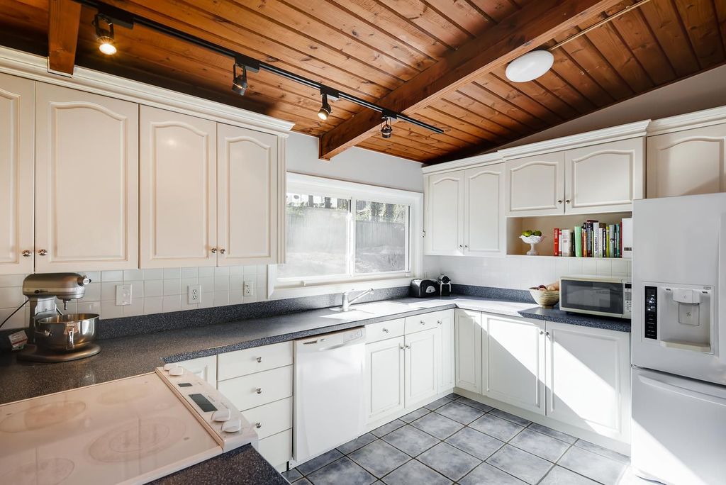 #modernhomes, #atlantaMidCenturymodern, #northcrest, best realtor for Mid-century modern homes
