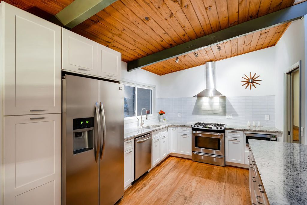 #northcrestmidcenturyhome, #atlantaMidCenturymodern, #mcmhomes, Northcrest Mid Century modern homes, Northcrest Swim & Tennis Club, best Atlanta realtor, top selling Atlanta listing agent, best real estate agent for unique homes