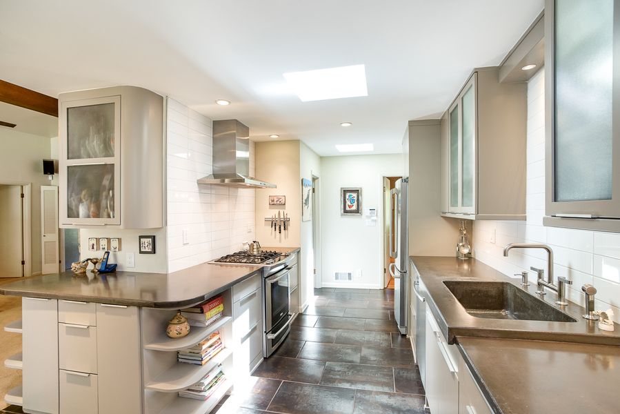 #atomicranchhomes, #atlantaatomicranch, #midcenturymodernatlanta, #uniquehomesataltna, #MCM homes