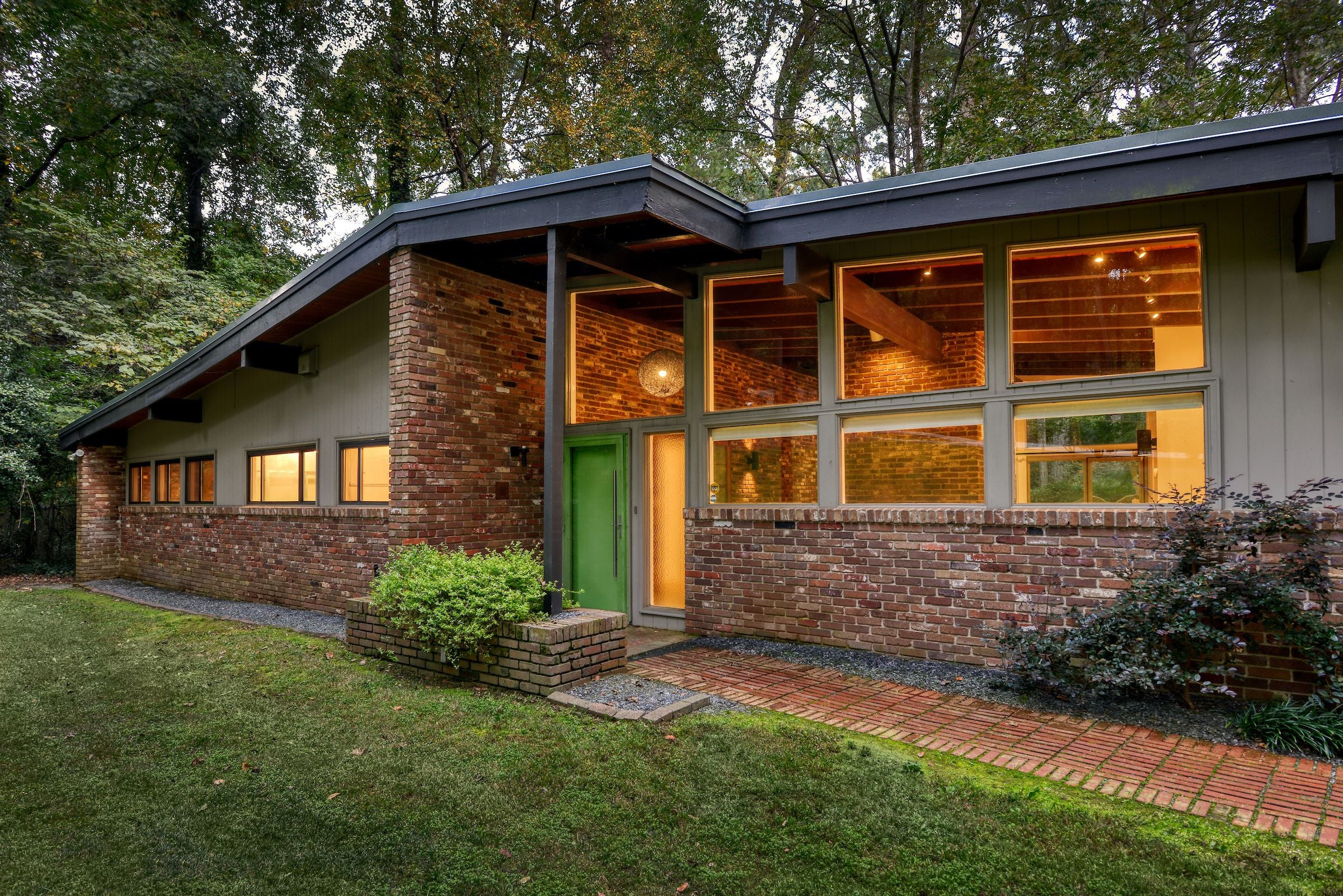 #midcenturyatlanta, #Buckheadmidcenturymodern, atlantaMidCenturymodernhomes, top selling Atlanta listing agent, unique home realtor, best Atlanta real estate broker