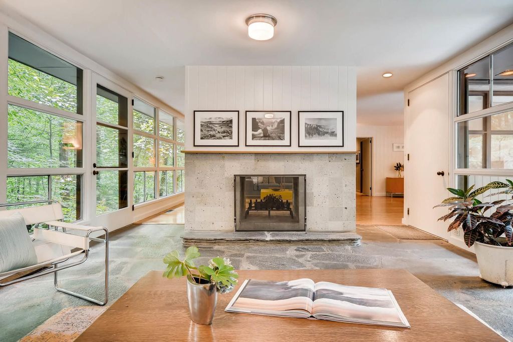#midcenturymodernhomes, #atlantaMidCenturymodern, #uniquehomesatlanta, top selling Atlanta listing agent, best Atlanta realtor