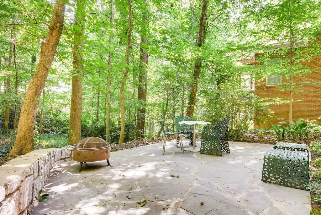 #midcenturymodernhomes, #atlantaMidCenturymodern, #uniquehomesatlanta, top selling Atlanta listing agent, best Atlanta realtor
