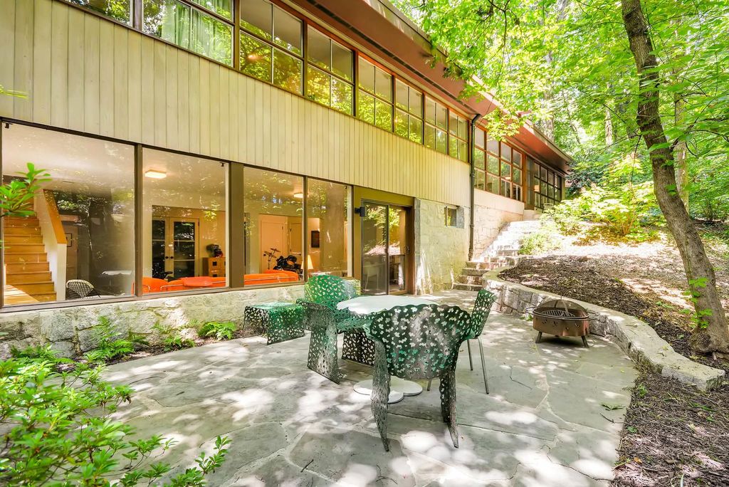 #midcenturymodernhomes, #atlantaMidCenturymodern, #uniquehomesatlanta, top selling Atlanta listing agent, best Atlanta realtor