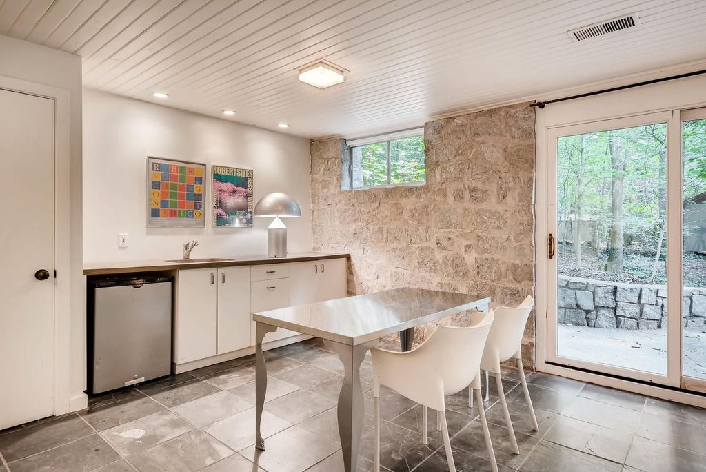 #midcenturymodernhomes, #atlantaMidCenturymodern, #uniquehomesatlanta, top selling Atlanta listing agent, best Atlanta realtor