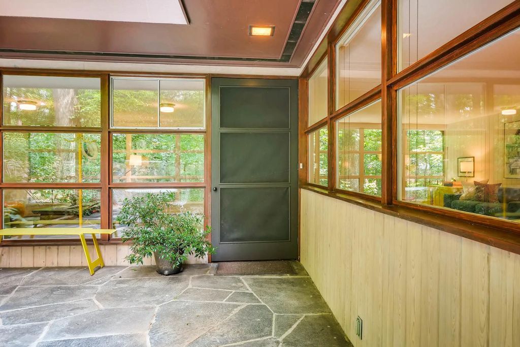 #midcenturymodernhomes, #atlantaMidCenturymodern, #uniquehomesatlanta, top selling Atlanta listing agent, best Atlanta realtor