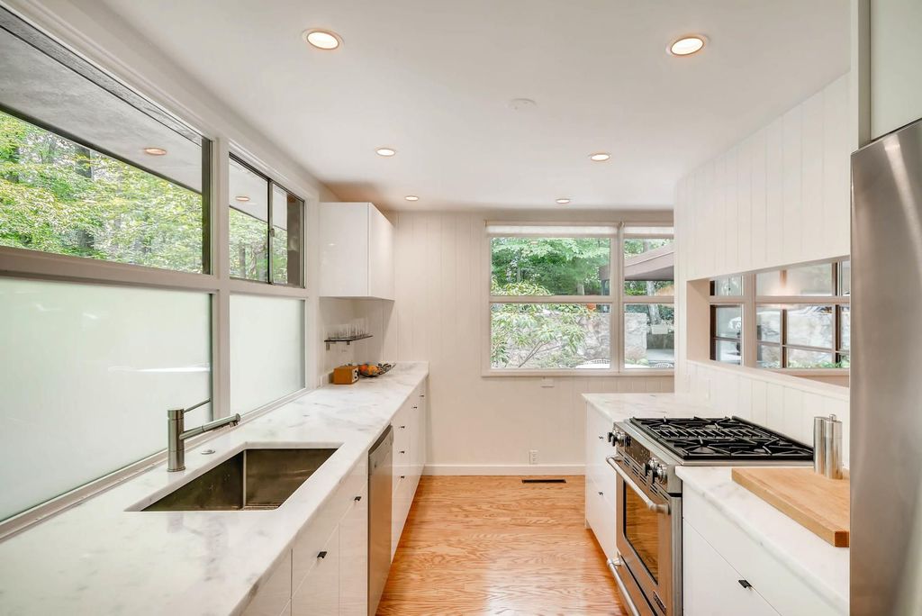 #midcenturymodernhomes, #atlantaMidCenturymodern, #uniquehomesatlanta, top selling Atlanta listing agent, best Atlanta realtor
