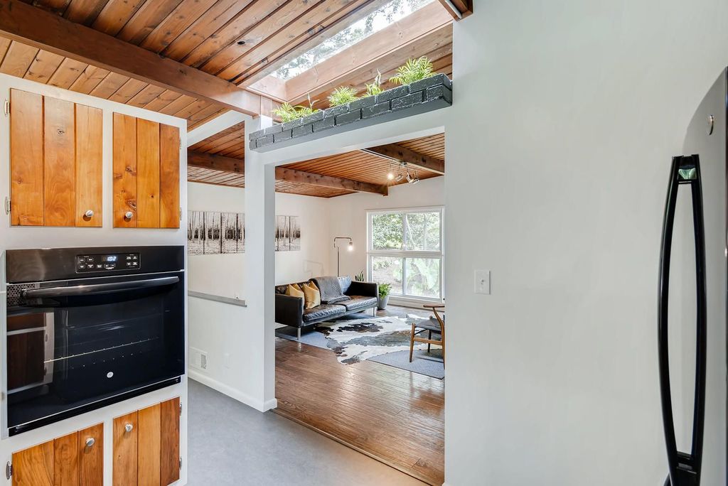 #midcenturymodernhomes, #atlantaMidCenturymoder, MCM homes in Atlanta, best realtor for unique homes