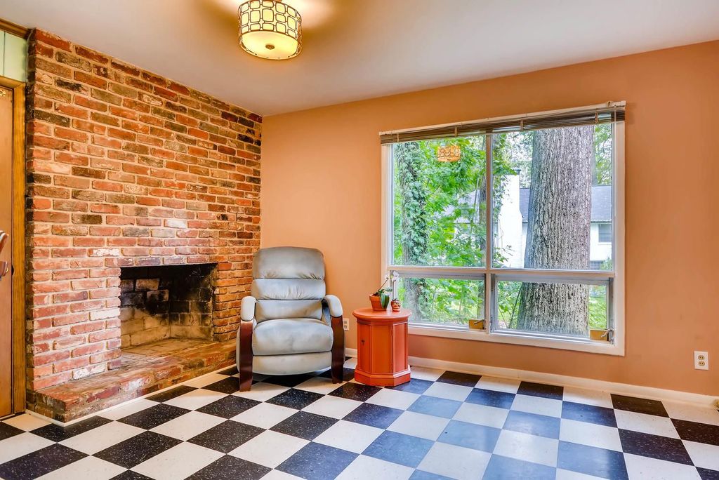 #midcenturymodern, #atlantaMidCenturyhomes. best realtor for unique homes