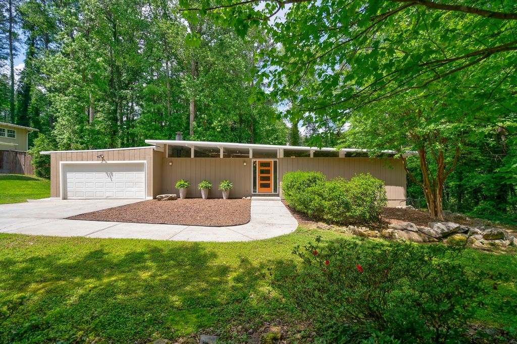 #midcenturymodernhomes, #uniqueatlantahomes, #atlantaMidCenturymodern, top selling listing agent, best Atlanta realtor