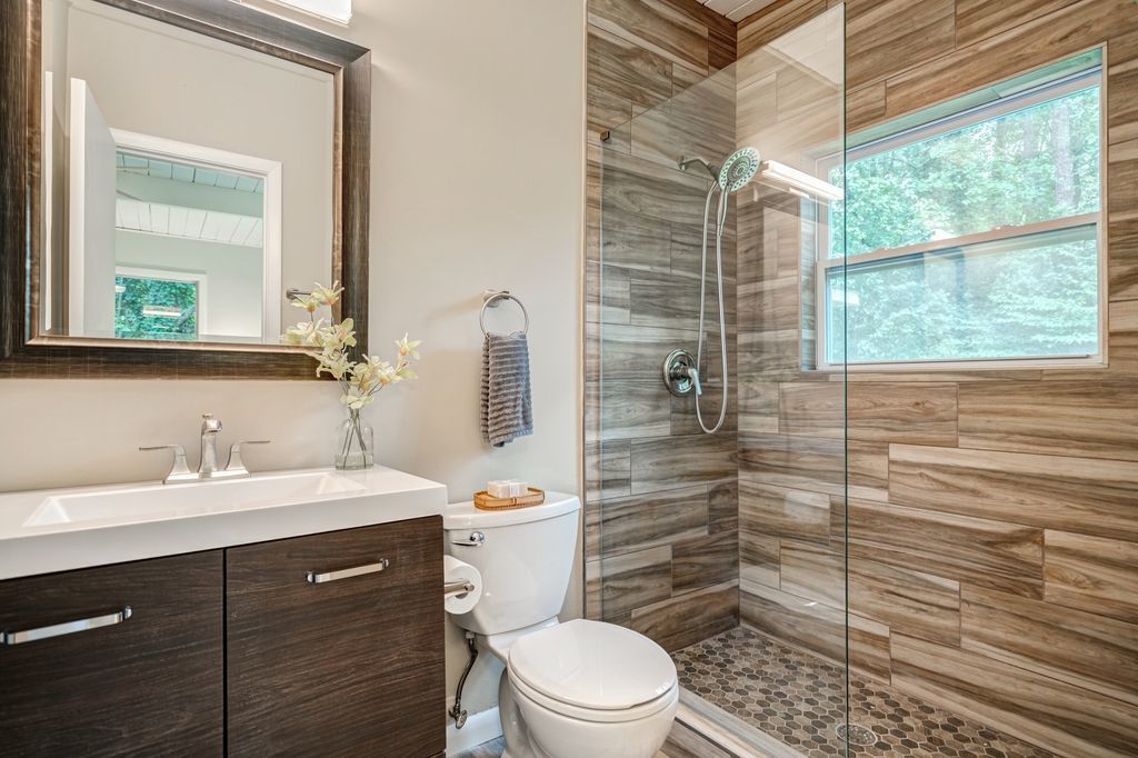 #midcenturymodernhomes, #uniqueatlantahomes, #atlantaMidCenturymodern, top selling listing agent, best Atlanta realtor