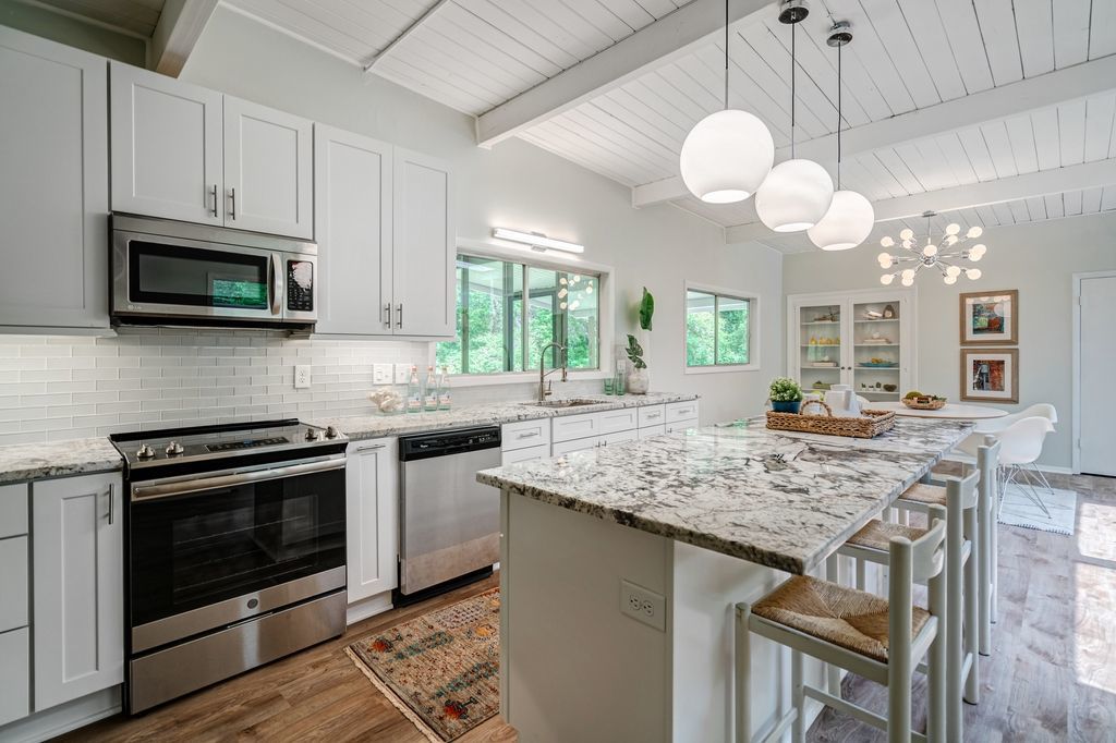 #midcenturymodernhomes, #uniqueatlantahomes, #atlantaMidCenturymodern, top selling listing agent, best Atlanta realtor
