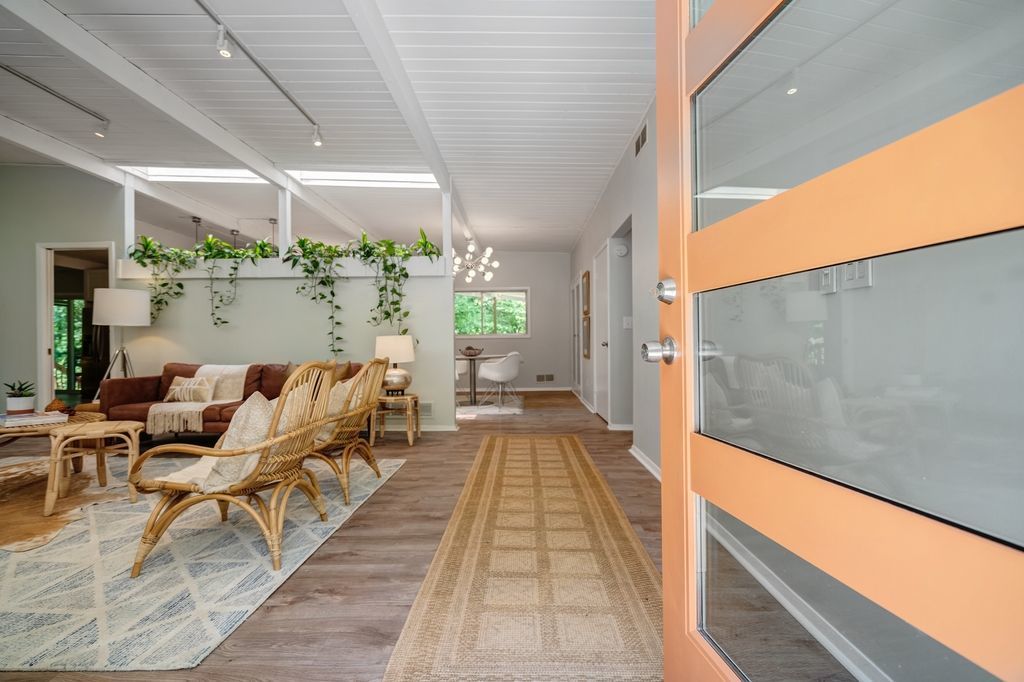 #midcenturymodernhomes, #uniqueatlantahomes, #atlantaMidCenturymodern, top selling listing agent, best Atlanta realtor