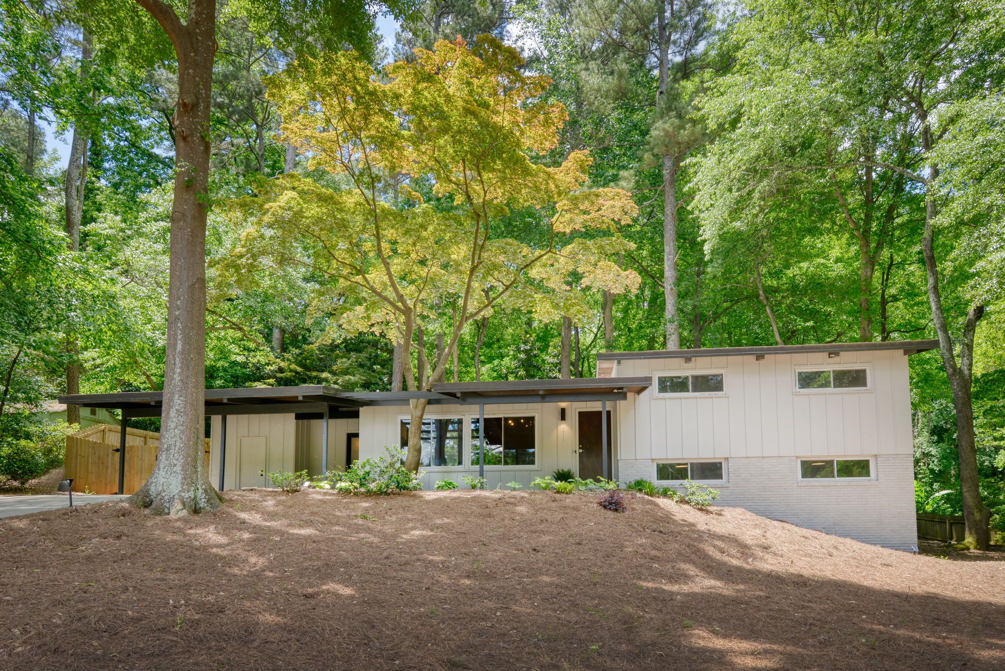 #midcenturymodernatlanta, #atlantaMidCenturymodernhomes, #uniquehomes, #northcrestmidcenturymodernhomes, Top selling Atlanta listing agent, best Atlanta realtor