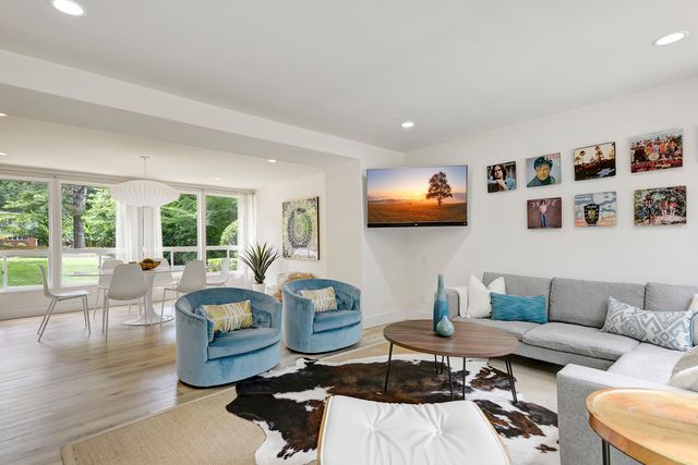 #northcrestmidcenturymodern, #atlantaMidCenturymodernhomes, best Atlanta realtor for unique homes, top selling Atlanta listing agent, #midcenturymodern
