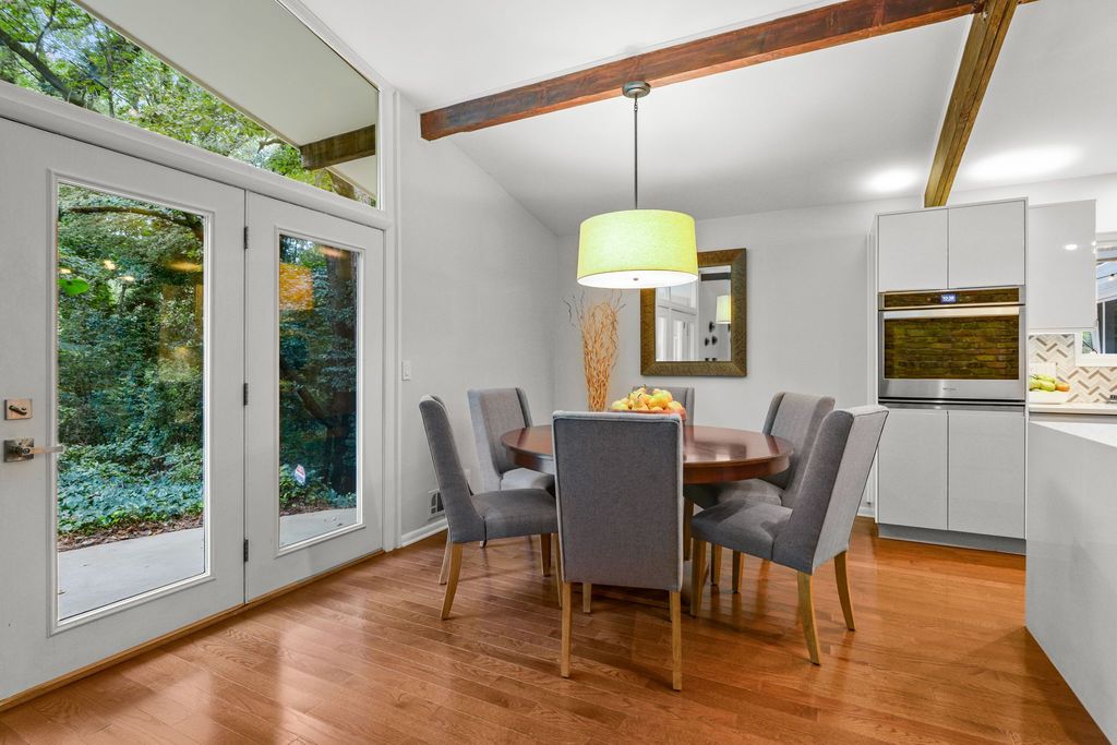 #midcenturymodernatlanta, #atlantaMidCenturymodernhomes, #uniquehomesatlanta, top selling Atlanta listing agent, best Atlanta realtor