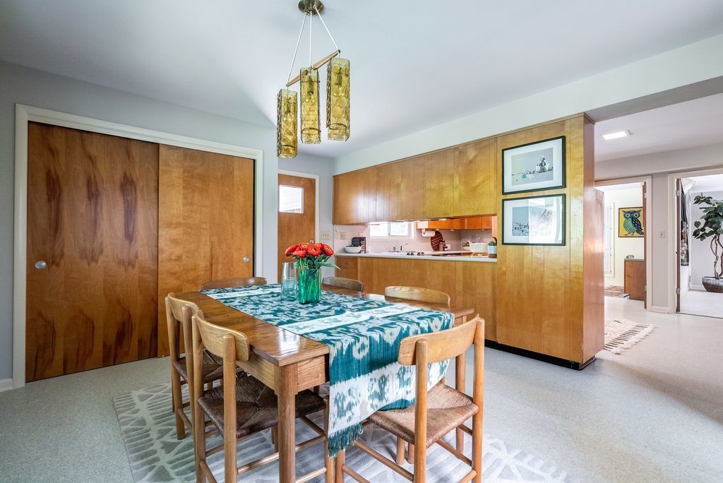 #midcenturymodernatlanta, #uniquehomes, top selling Atlanta listing agent