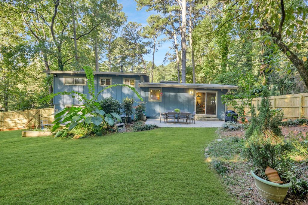 #midcenturymodernhomes, #atlantaMidCenturymodernhomes, #uniquehomespecialist, best Atlanta realtor, top selling Atlanta listing agent