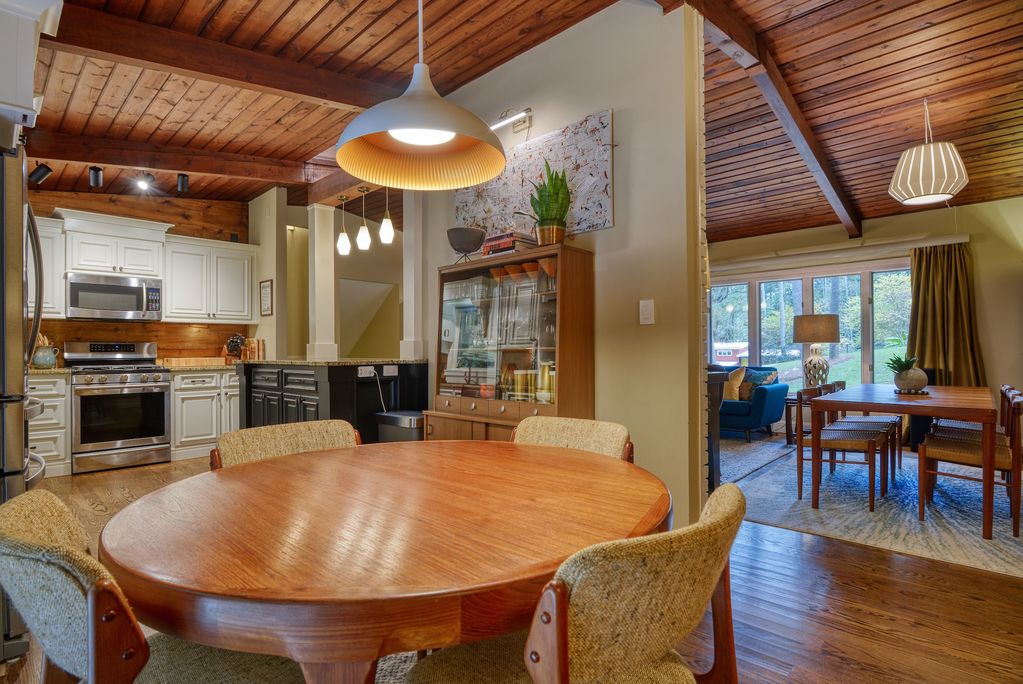 #midcenturymodernhomes, #atlantaMidCenturymodernhomes, #uniquehomespecialist, best Atlanta realtor, top selling Atlanta listing agent