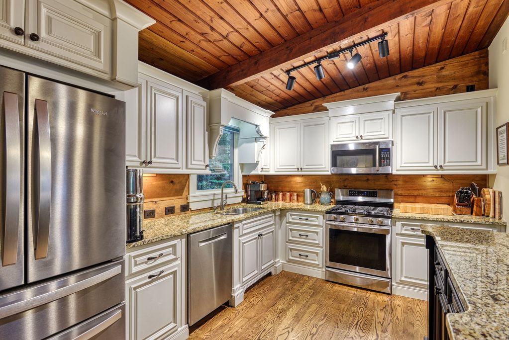 #midcenturymodernhomes, #atlantaMidCenturymodernhomes, #uniquehomespecialist, best Atlanta realtor, top selling Atlanta listing agent