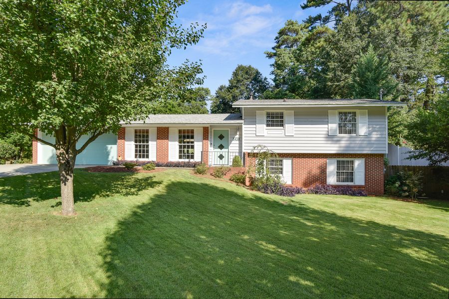 #midcenturymodernhomes, #atlantamidcenturymodern, #uniquehomespecailist, top selling Atlanta listing agent