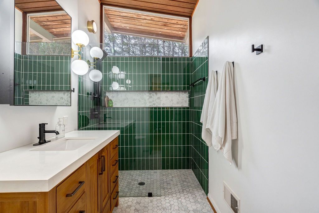 top selling listing agent in Atlanta, best Atlanta realtor, unique home specialist, #midcenturymodernhomes, #Atlantamidcenturymodern, #northcrestmidcenturymodernhomes