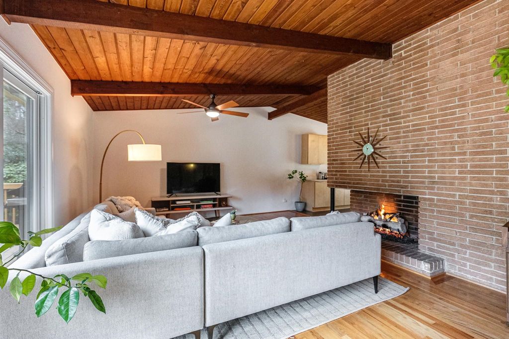 #midcenturymodernhomes, #northcrestmidcenturyhomes, #atlantamidcenturymodern, top selling Atlanta listing agent, Northcrest homes for sale, best Atlanta realtor