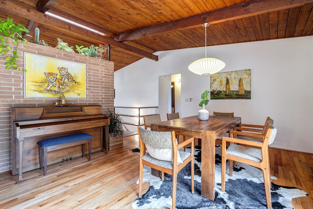 #midcenturymodernhomes, #northcrestmidcenturyhomes, #atlantamidcenturymodern, top selling Atlanta listing agent, Northcrest homes for sale, best Atlanta realtor