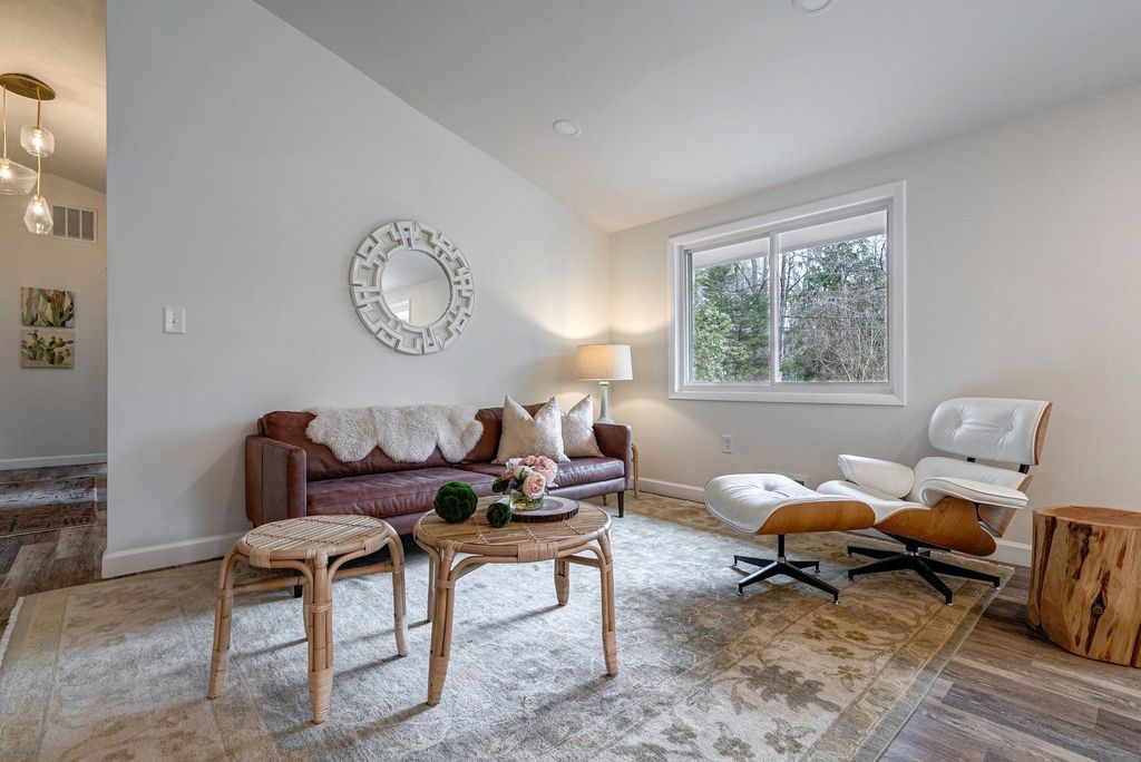 top selling Atlanta listing agent, #comtemporaryhomes, #atlantacontemporaryhomes, best Atlanta realtor, unique home specialist 