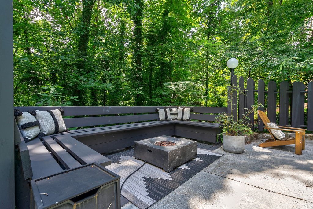 midcentury modern Atlanta, top selling listing agent, best Atlanta realtor, unique home specialist