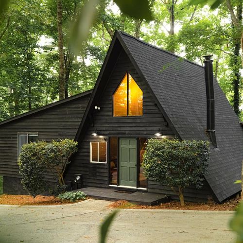 Are Unique Homes Priced Differently Than Traditional Homes in Atlanta?