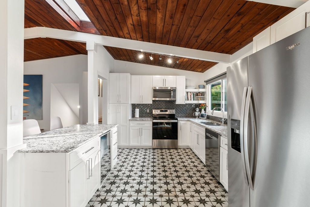 midcenturymodernAtlanta, Atlanta's best unique home specialist, Northcrest mid century homes, find the top selling realtor near me