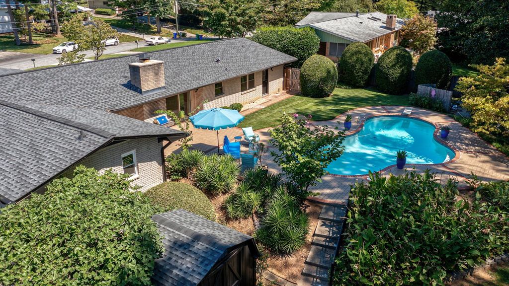 mid century modern homes in Atlanta, #atlantamidcenturymodern,  find the best unique homes in Atlanta, top selling listing agent  cool Atlanta homes