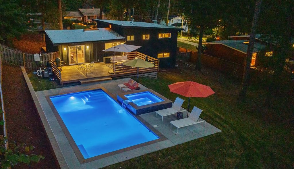 midcenturymodernAtlanta, Atlanta's best unique home specialist, Northcrest mid century homes, find the top selling realtor near me