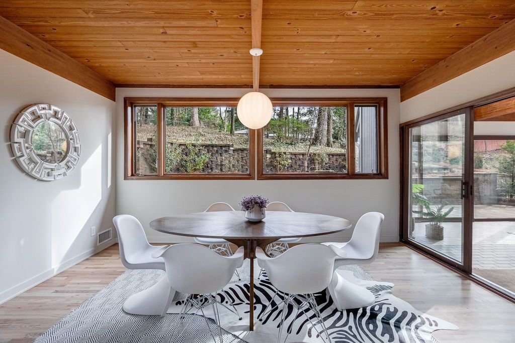 Northcrest mid century modern homes, top selling Atlanta listing agent, #midcenturymodernhomes, unique homes specailist, best Atalanta real estate broker