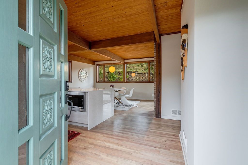 Northcrest mid century modern homes, top selling Atlanta listing agent, #midcenturymodernhomes, unique homes specailist, best Atalanta real estate brokeren Acres