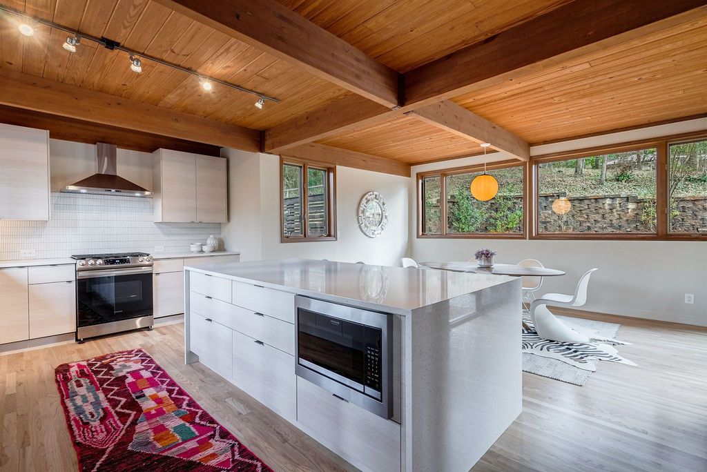 Northcrest mid century modern homes, top selling Atlanta listing agent, #midcenturymodernhomes, unique homes specailist, best Atalanta real estate brokers