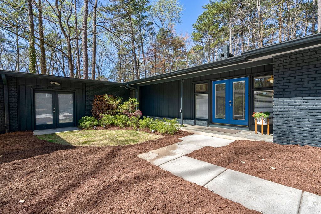 Northcrest mid century modern homes, top selling Atlanta listing agent, #midcenturymodernhomes, unique homes specailist, best Atalanta real estate broker
