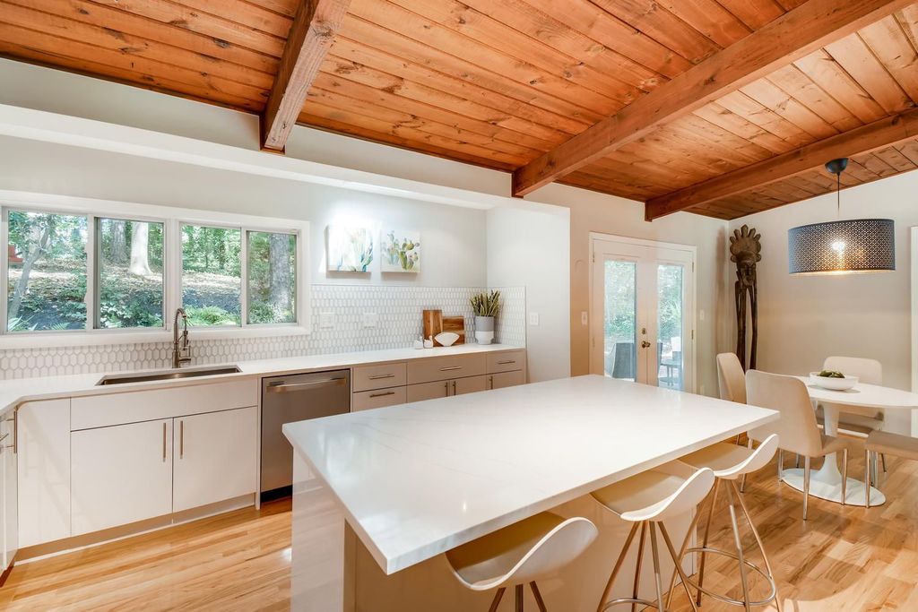 mid century modern Atlanta, mid century modern homes ifor sale, top selling listing agent in Atlanta, #atlantamidcenturymodern, #uniquehomesatlanta
