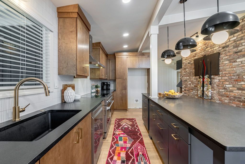 Northcrest mid century modern homes, top selling Atlanta listing agent, #midcenturymodernhomes, unique homes specailist, best Atalanta real estate broker