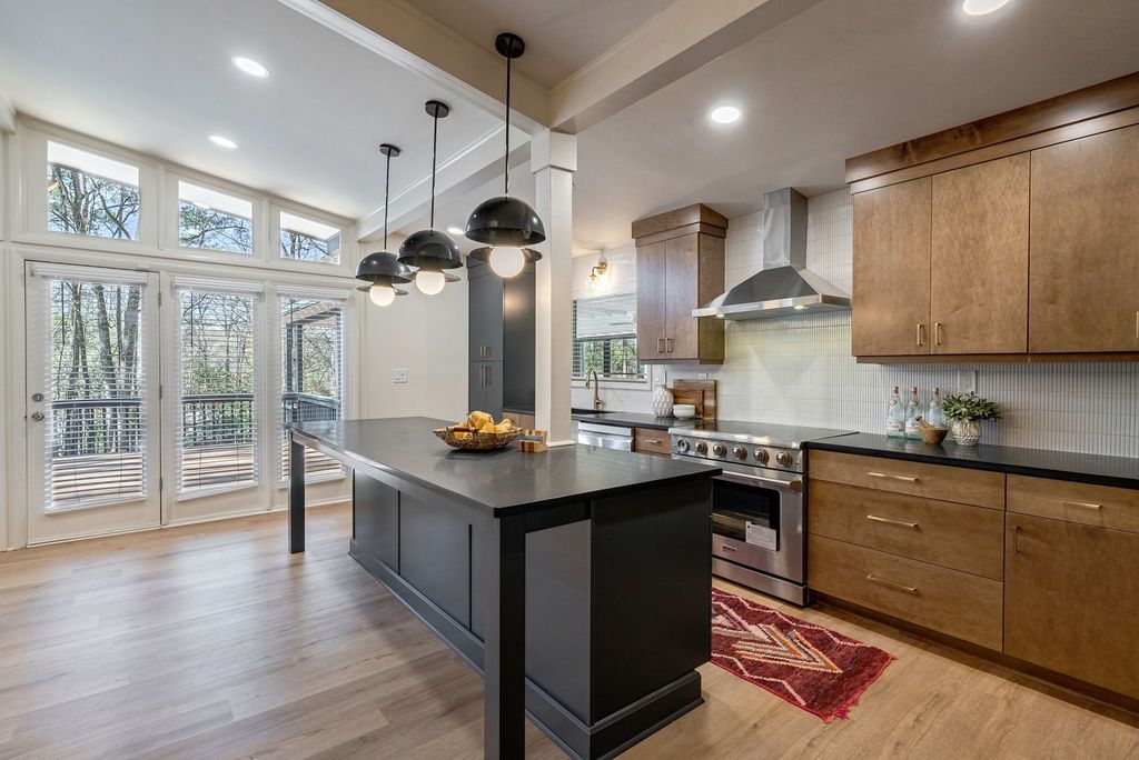 Northcrest mid century modern homes, top selling Atlanta listing agent, #midcenturymodernhomes, unique homes specailist, best Atalanta real estate broker