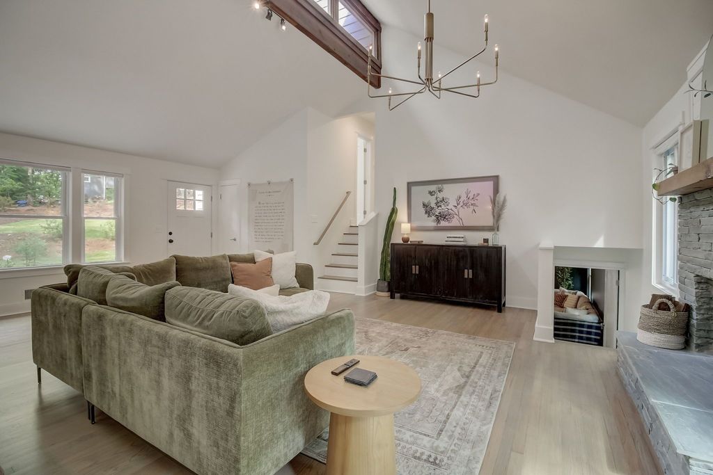 best Atlanta unique realtor, top selling listing agent, #midcenturymodernhomes