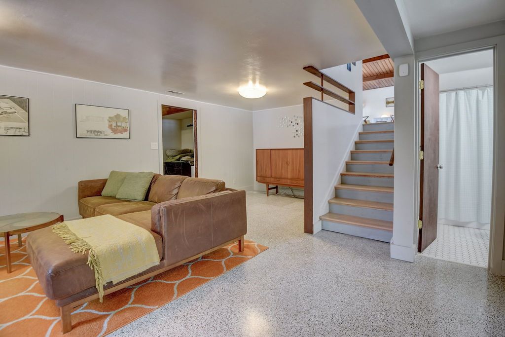 #midcenturymodernatlanta, Northcrest mid-century modern homes, top selling Atlanta listing agent, #unique homes Atlanta, best Atlanta realtor
