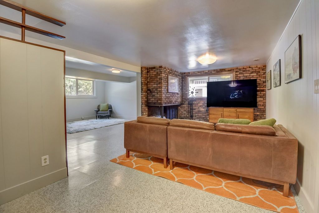 #midcenturymodernatlanta, Northcrest mid-century modern homes, top selling Atlanta listing agent, #unique homes Atlanta, best Atlanta realtor