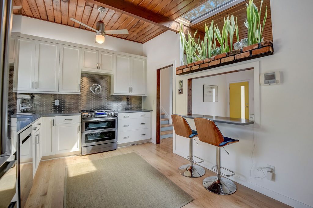 #midcenturymodernatlanta, Northcrest mid-century modern homes, top selling Atlanta listing agent, #unique homes Atlanta, best Atlanta realtor