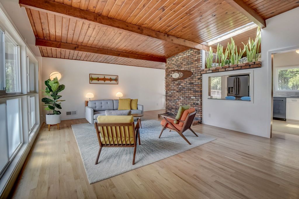 #midcenturymodernatlanta, Northcrest mid-century modern homes, top selling Atlanta listing agent, #unique homes Atlanta, best Atlanta realtor