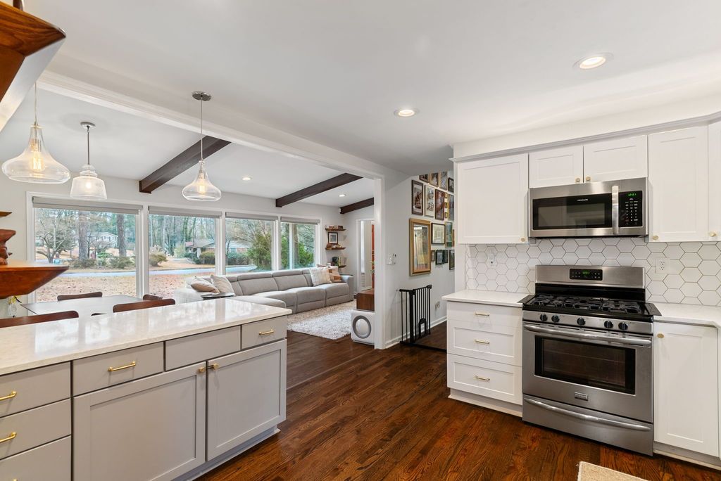 top selling Atlanta listing agent, #midcenturymodernatlanta, best Atlanta realtor, unique home specialist
