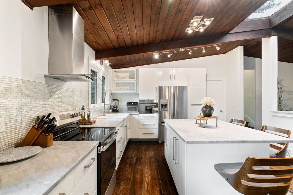 #midcenturymodernhomes, top selling listing agent, unique home specialist, best Atlanta realtor, Northcrest mid century modern homes
