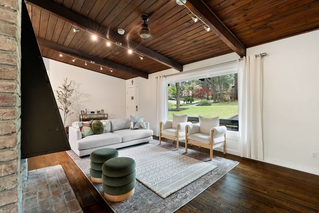 #midcenturymodernhomes, top selling listing agent, unique home specialist, best Atlanta realtor, Northcrest mid century modern homes